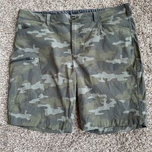 Eddie Bauer Rainier Shorts Mens 42 Dark Camoflage Nylon Outdoor Hiking Travel